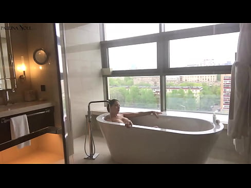 ❤️ Obrovská kočka vášnivě si honí kundu v koupelně ❤️❌ Sex video u cs.liporno.ru ❌