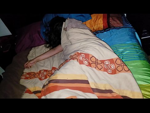 ❤️ Nevlastní syn buzeruje svou mladou nevlastní matku, zatímco ona spí. ❤️❌ Sex video u cs.liporno.ru ❌