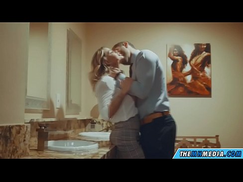 ❤️ Když vás na veřejných záchodcích svádí prsatá blondýna. ❤️❌ Sex video u cs.liporno.ru ❌